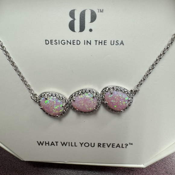 Stunning Embrace, October 2024 Collection - Picture 2 of 3